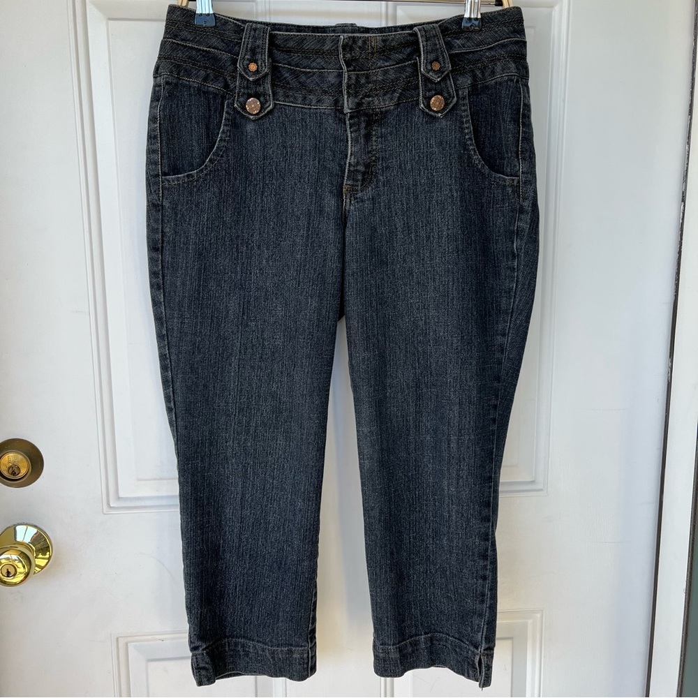 •One One Three• Cropped Length Jeans - Size 8